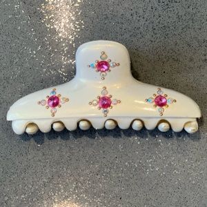 White resin crystals embellished big hair claw